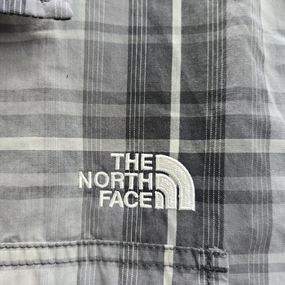 The North Face Men Button Up Shirt XL Gray Logo Embroidery Plaid Outdoor